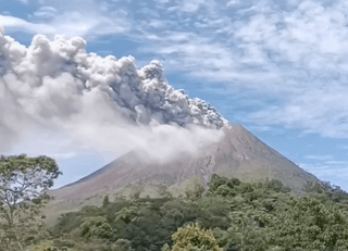 VIDEO: Mount Sinabung volcano erupts in Indonesia