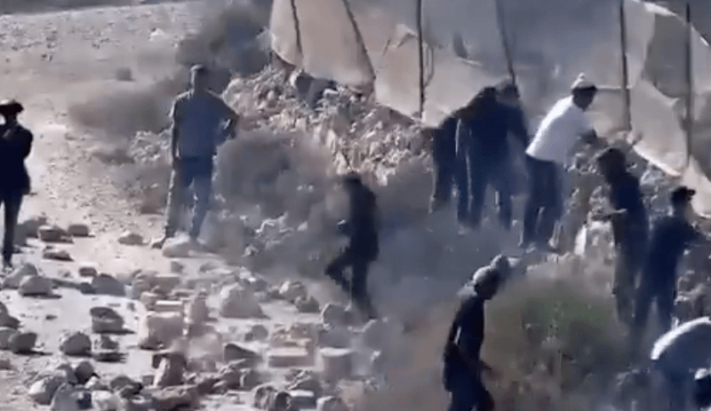 VIDEOD: Iisraeli asunikud ahistavad Läänekaldal palestiinlasi. USA suursaadik: See on terroriakt