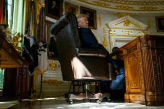 Trump teatas kolme väljaande keelamisest Valges Majas