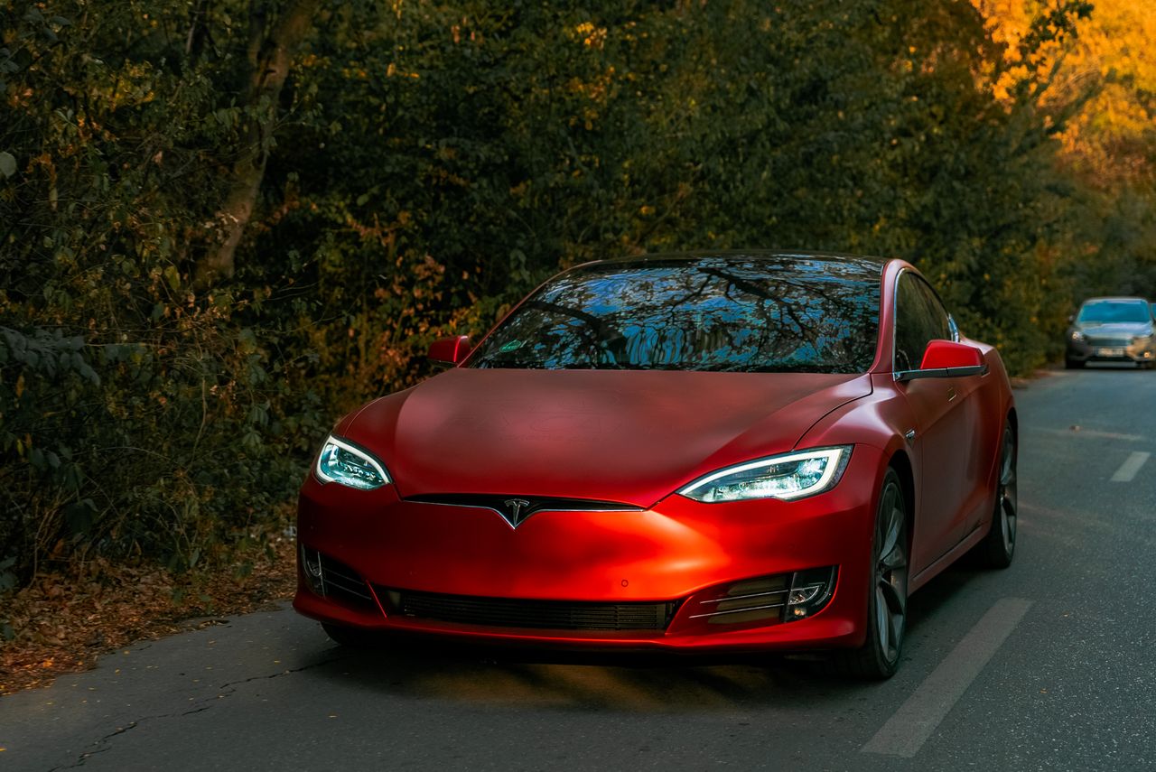 Tesla ja teised kutsuvad Hiinas tagasi 4,3 miljonit autot