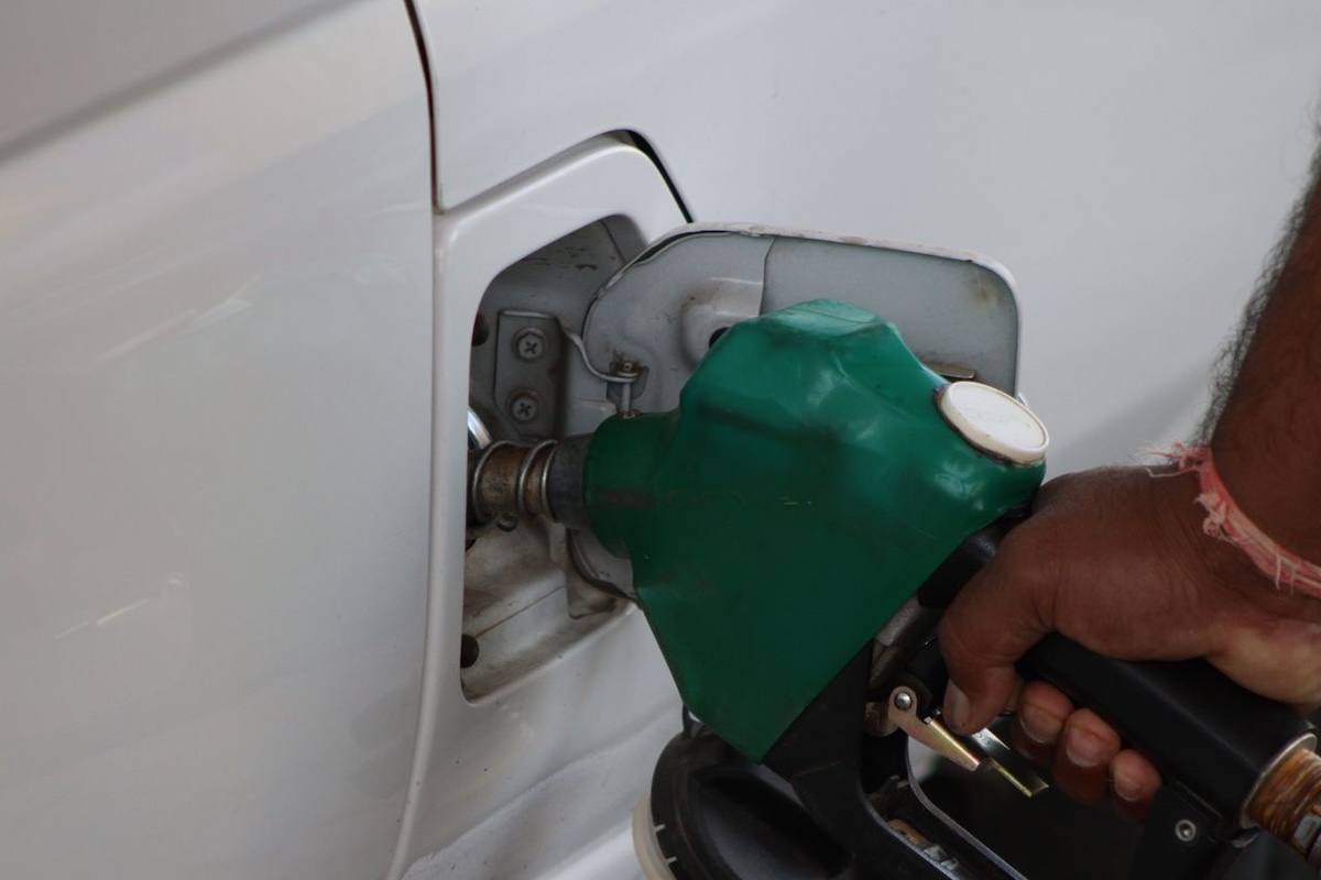 Iran doubles the price of non-quota petrol. A litre costs 4 euro cents
